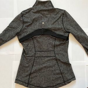 GREY/BLACK LULULEMON DEFINE JACKET